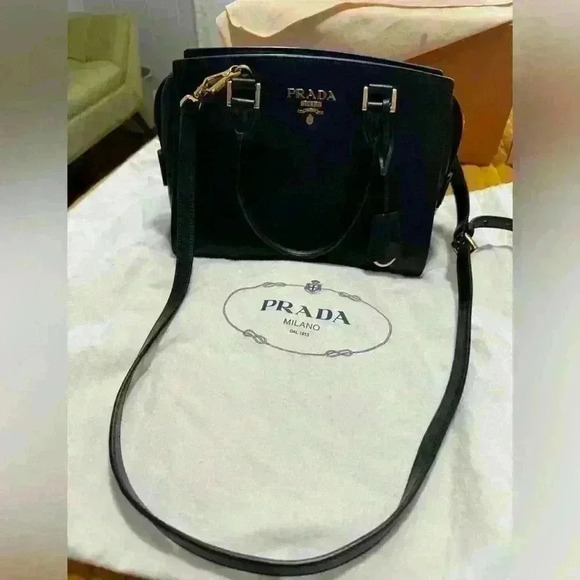 🖤Prada Saffiano Leather Handbag - Picture 1 of 8